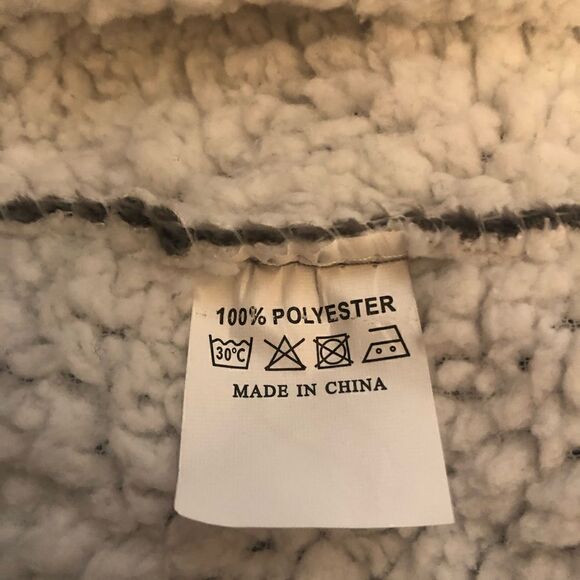KoKoon Oversize Fleece Hoodie Blanket With Fluffy Lining. Gray and White - Picture 5 of 5